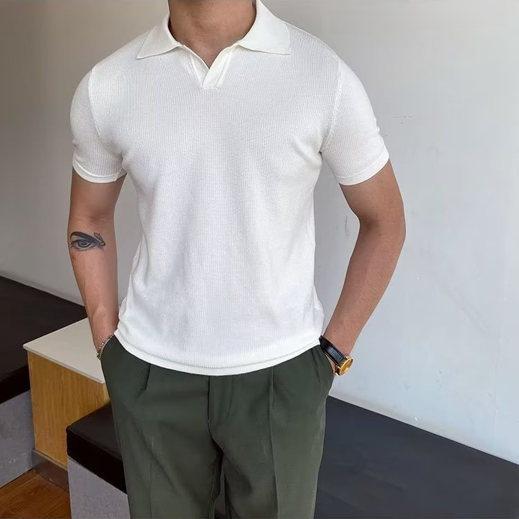 청춘 남성 반팔 셔츠 착용 이미지