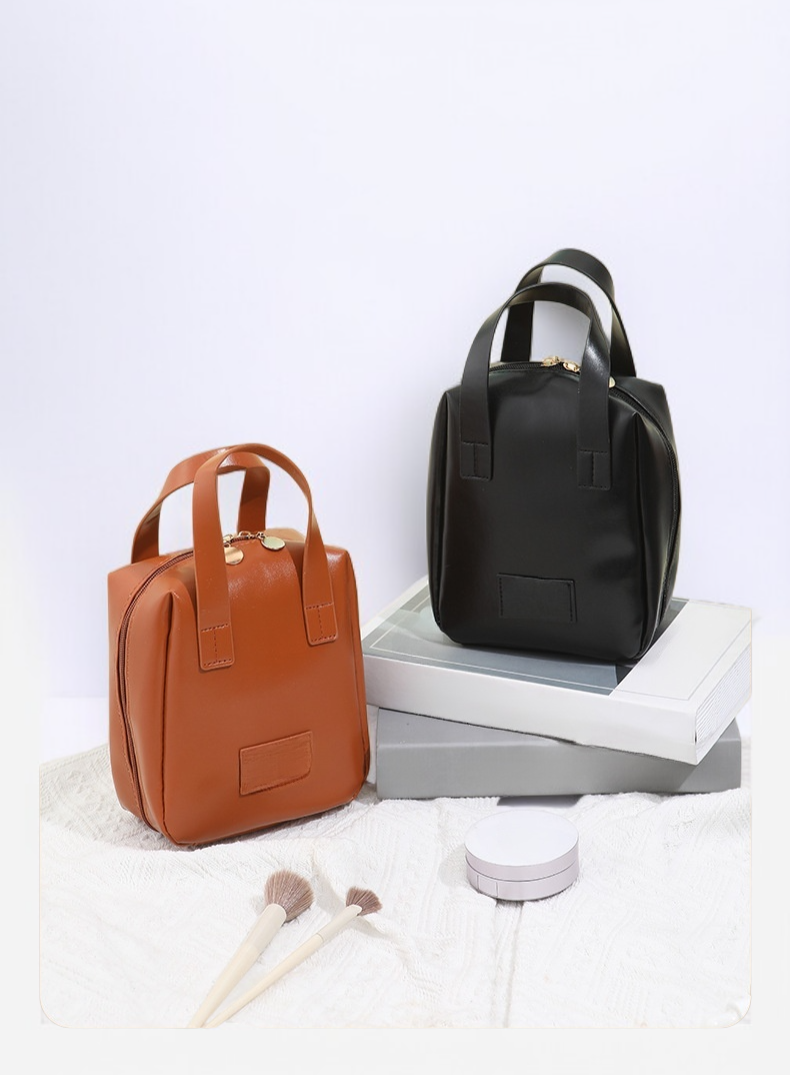 가벼운 소재의 휴대용 메이크업 파우치