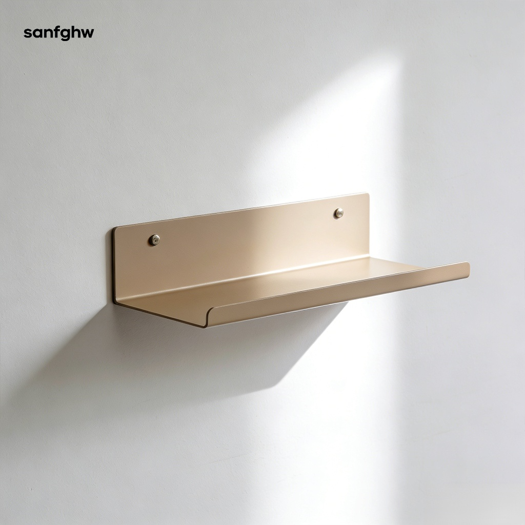 Einfaches, an der Wand montiertes Aufbewahrungsregal