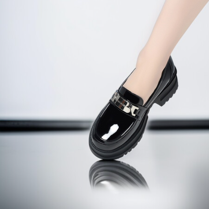 스타일리시한 슬립온 로퍼 착용샷