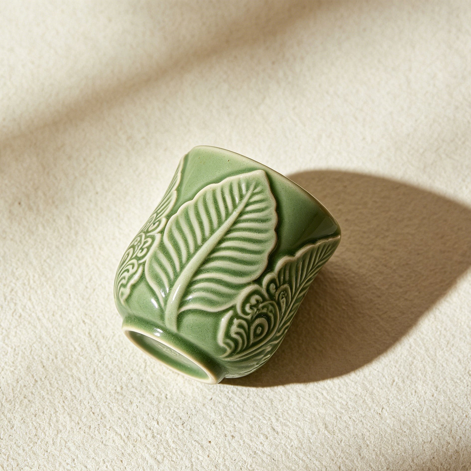绿叶浮雕陶瓷小香薰烛台 (1).jpg