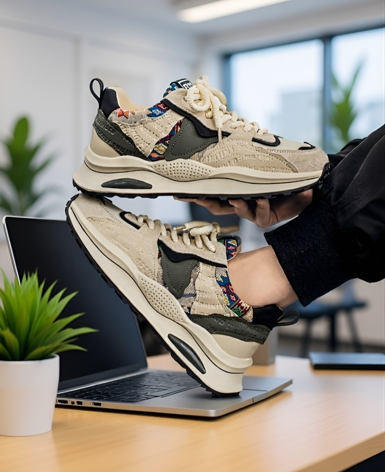 スタイリッシュなチャンキースニーカー横からのビュー