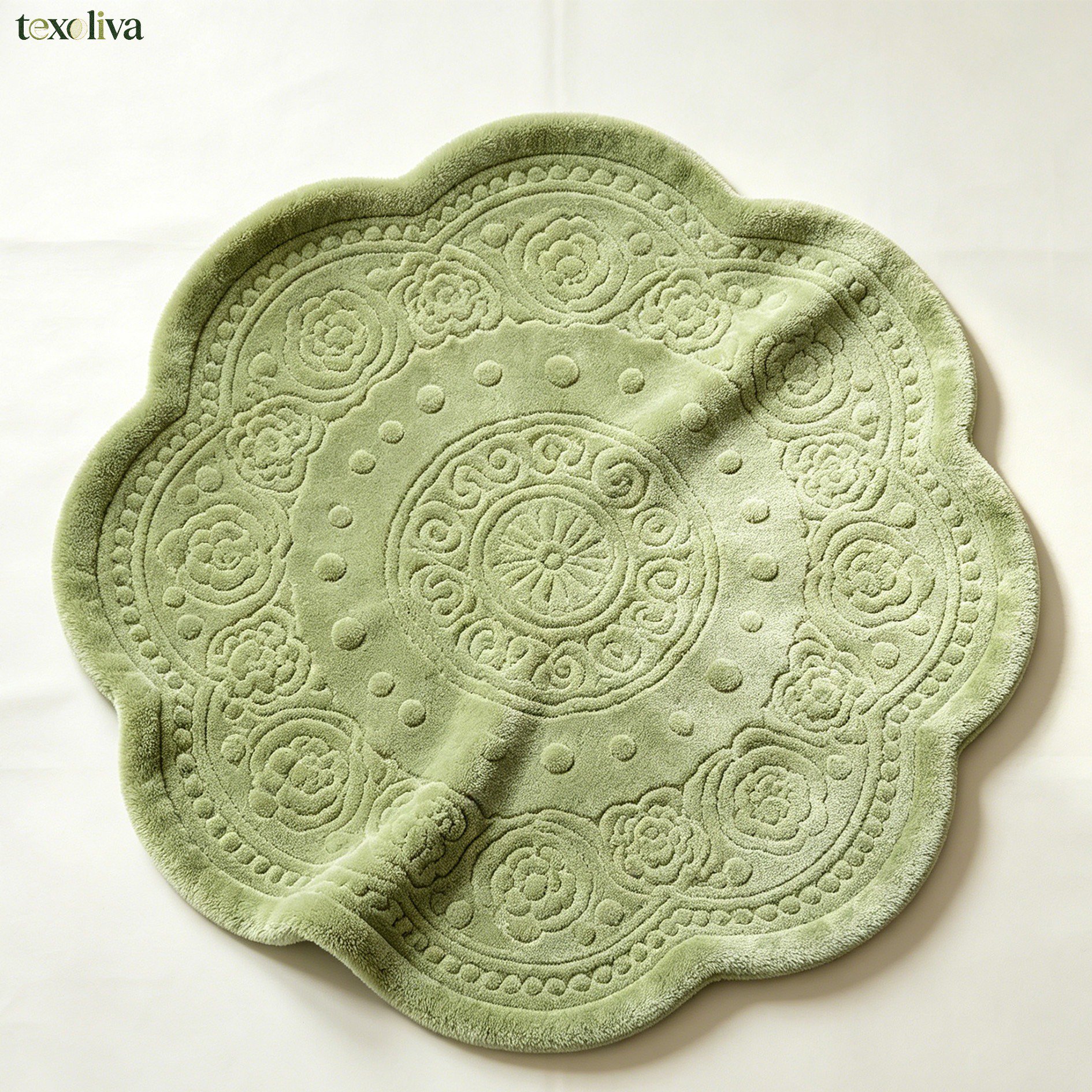 Flower-shaped bathroom mats (set of 3)