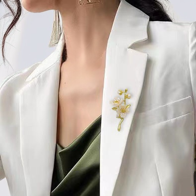 Elegante Brosche im Retro-Stil