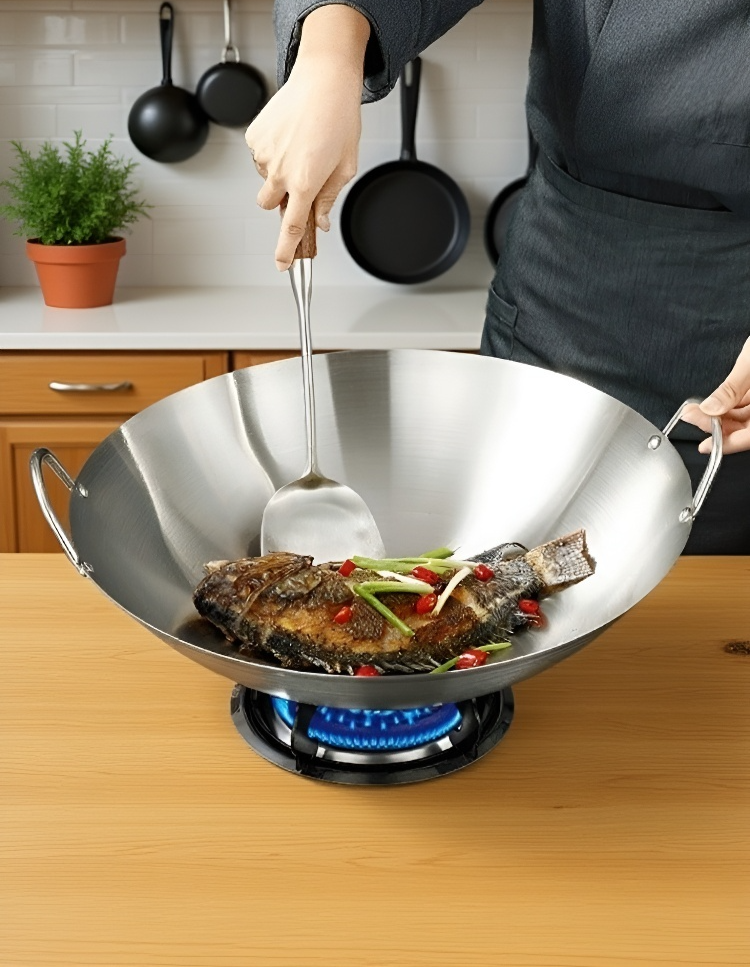 Detalle del mango ergonómico del wok para hotel