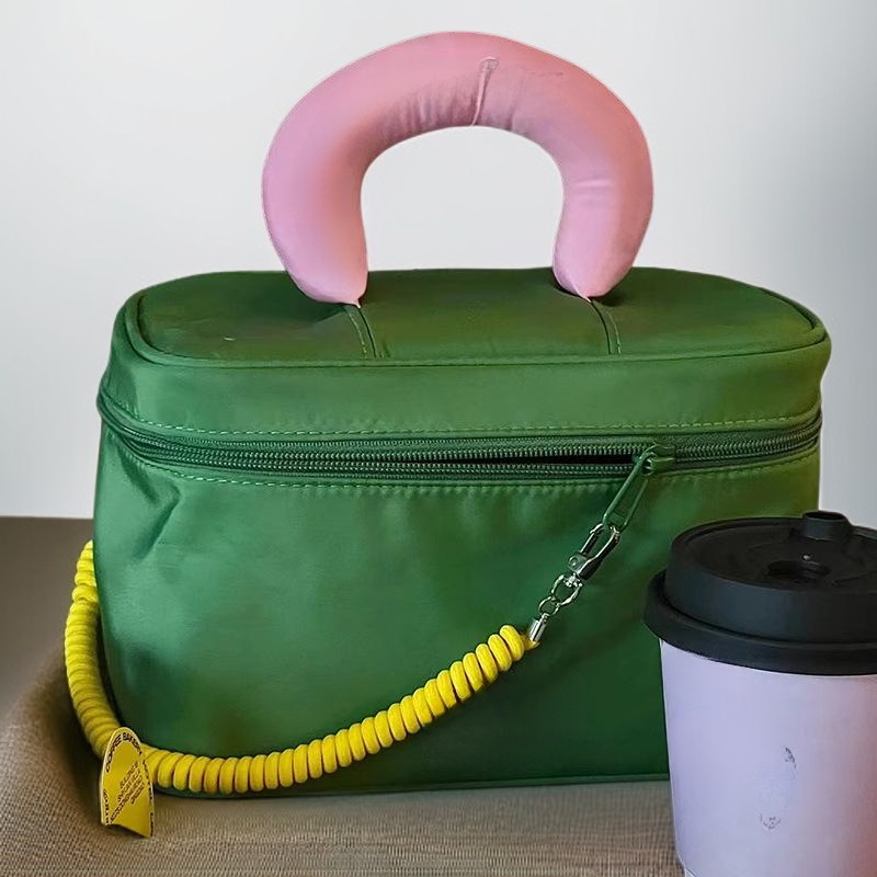 귀여운 대비색 대용량 휴대용 화장품