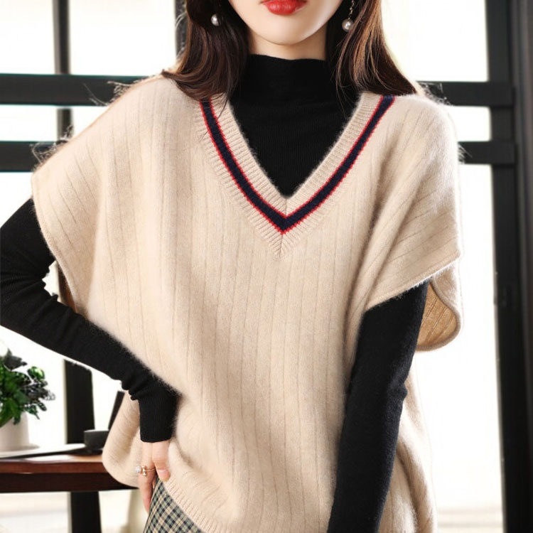 ニットの底の外にゆるいセーターの馬甲女性vネックの肩のセーターの外にゆるい馬甲がついている