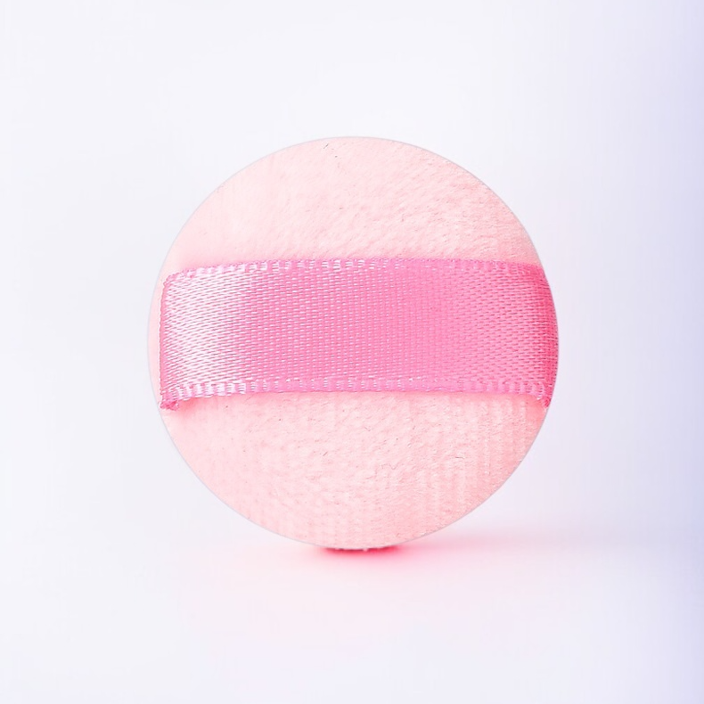 손가락에 착용한 미니 쿠션 퍼프