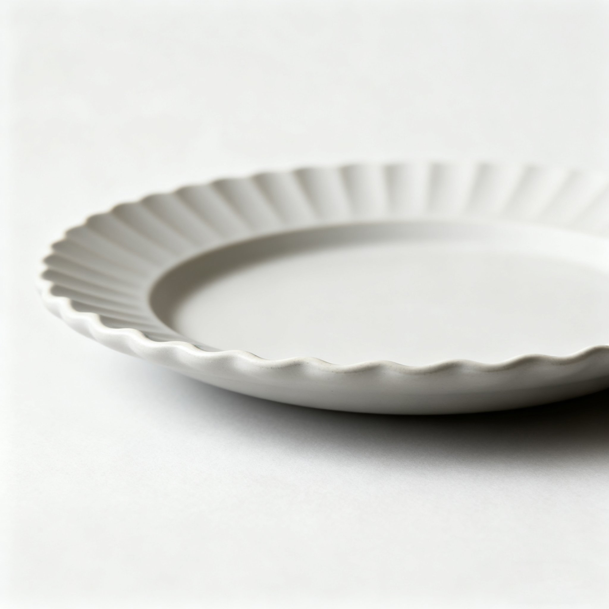 심플하고 세련된 화이트 플레이트