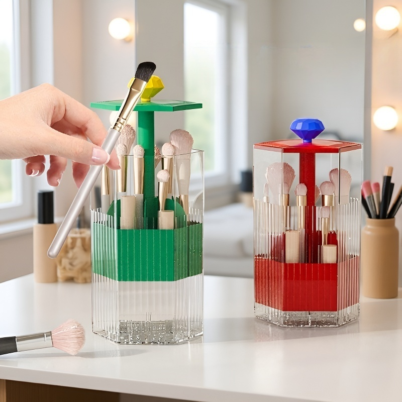 Estuche organizador de brochas de maquillaje sobre escritorio