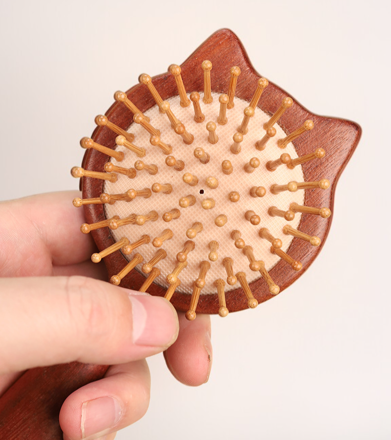 หวีนวดลมไม้จันทน์ช่วยกระตุ้นการไหลเวียนโลหิต