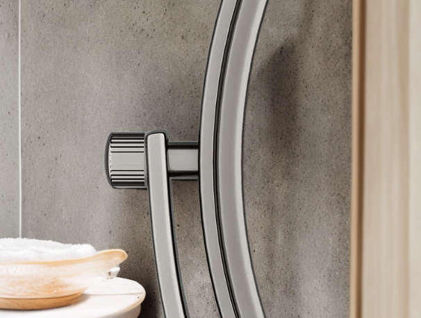 욕실 인테리어에 어울리는 접이식 거울