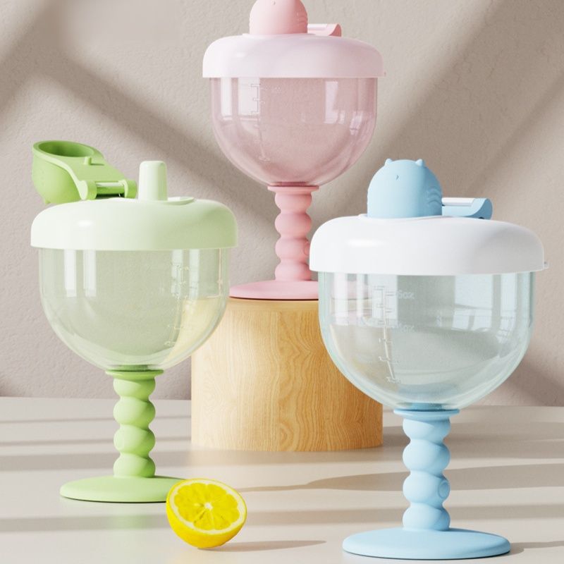 可爱婴儿学饮杯高脚杯水杯吸管杯宝宝带刻度牛奶杯子外观展示