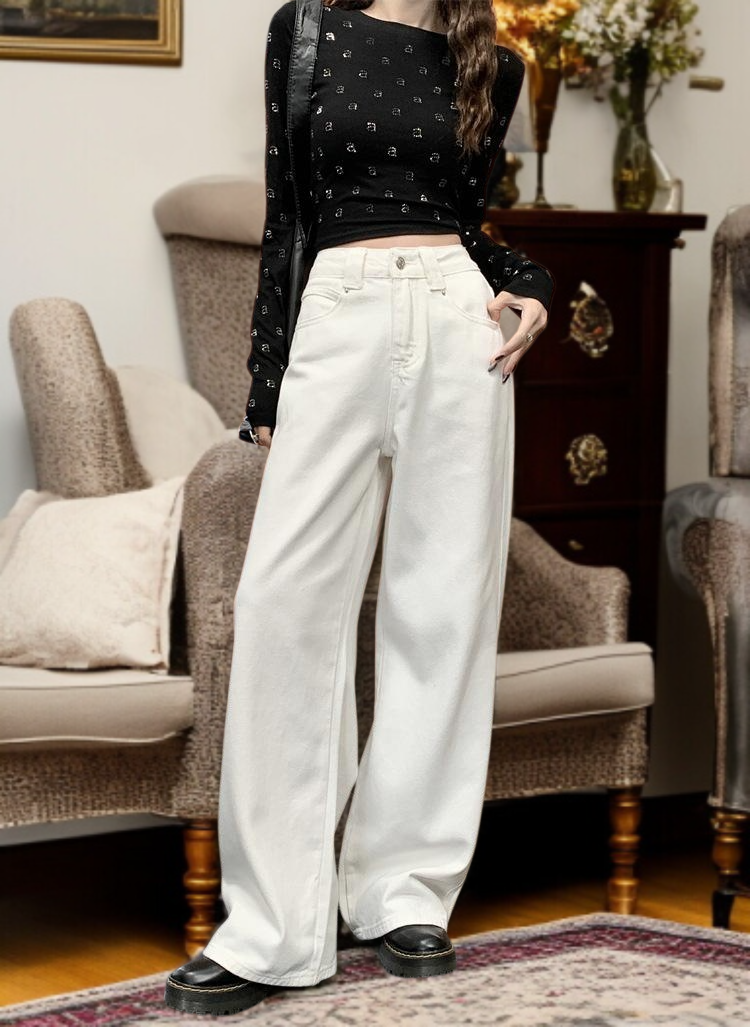 きれいめスタイルのホワイトジーンズコーディネート