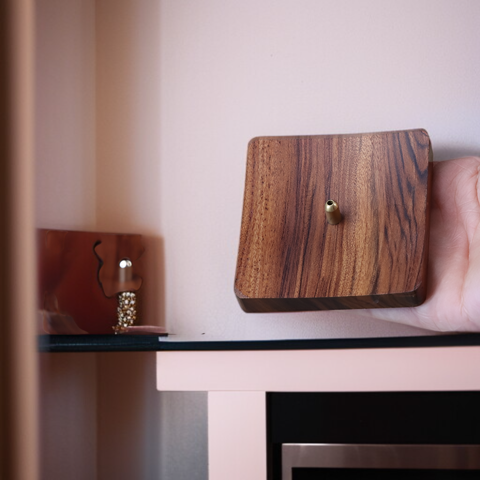 모던한 나무 사각형 향로 인테리어 사진