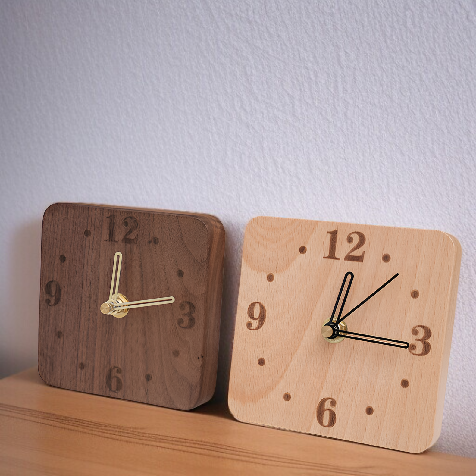 北欧風のシンプルな卓上時計、天然無垢材の静音木製時計、寝室のベッドサイド時計