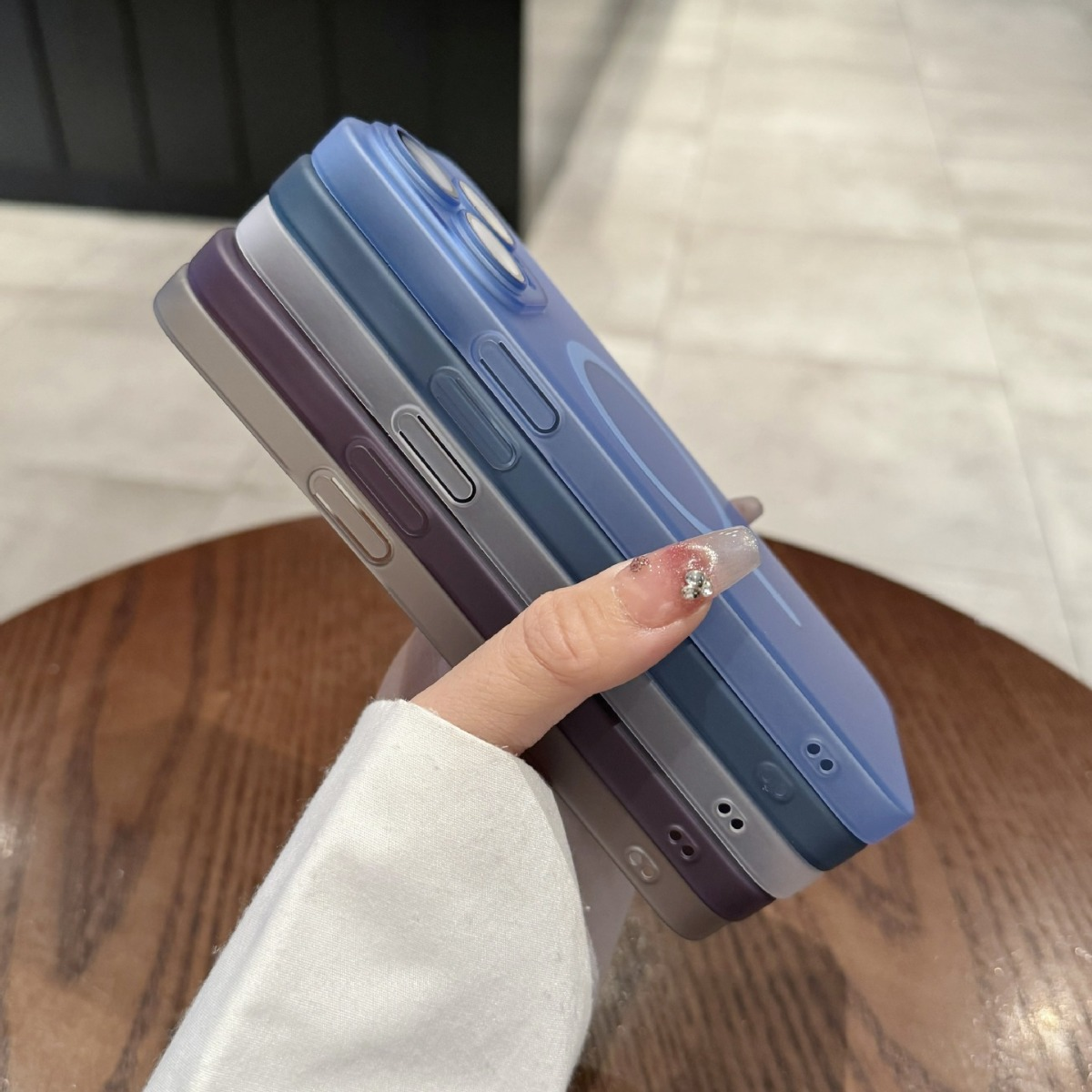 iPhoneケース アイスミストマット磁気吸着テールタイプ