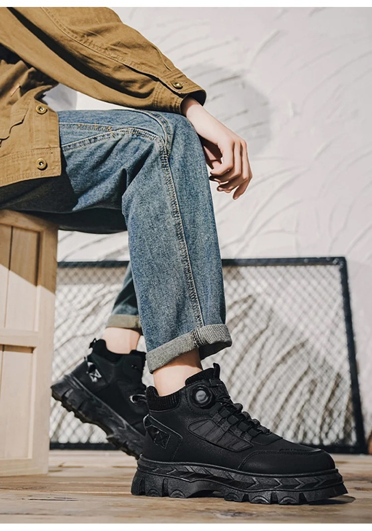 ノータイ仕様で簡単着脱のマーチンブーツ