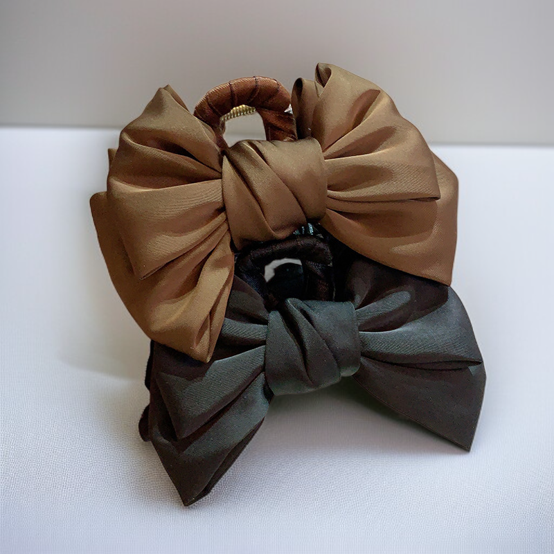 エレガントなサテンリボンヘアクリップ