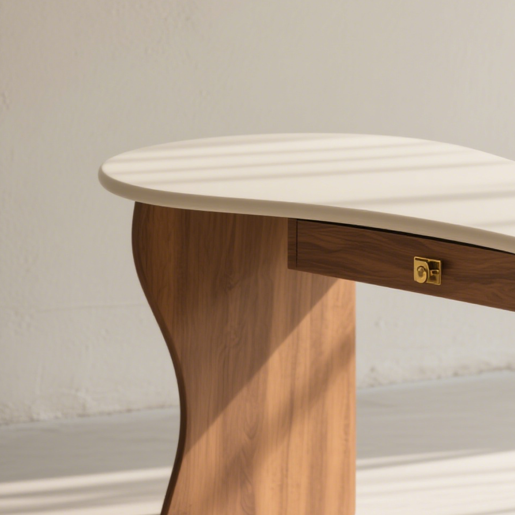 รายละเอียดขอบโค้งมนของโต๊ะทำงาน