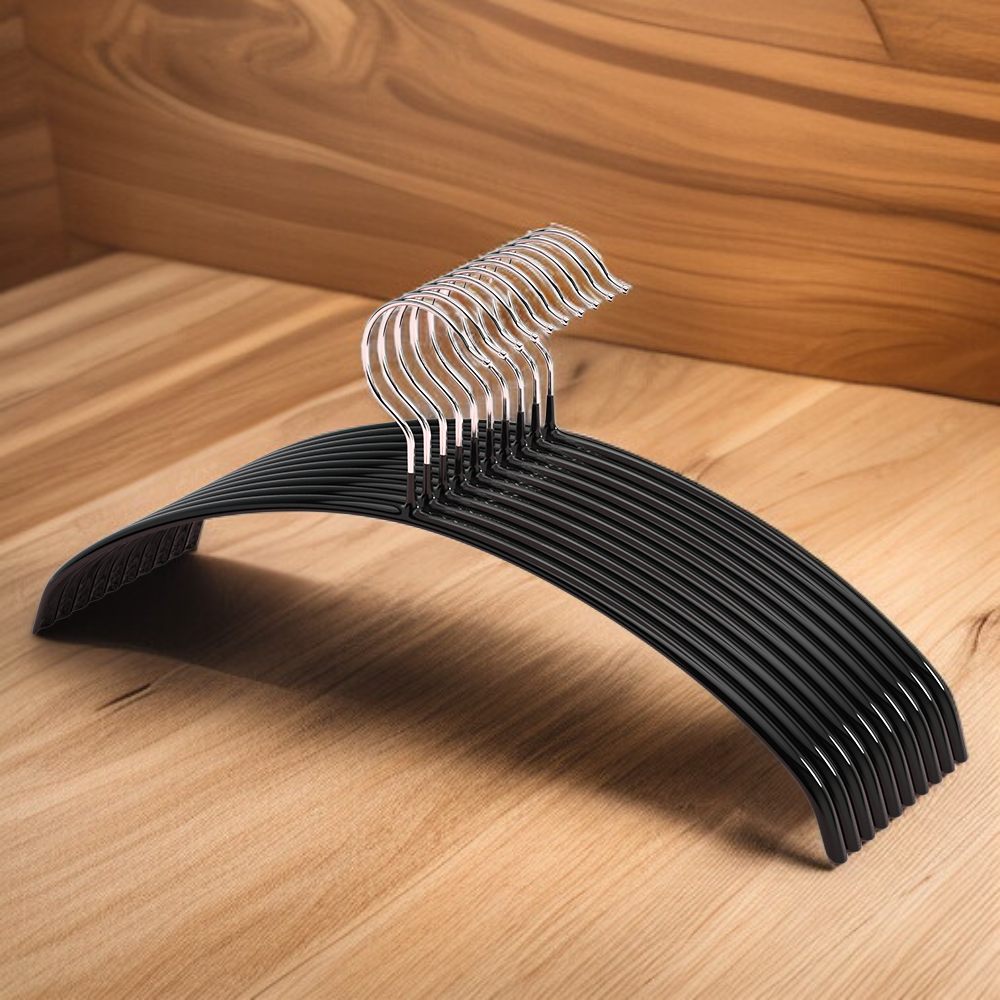 Halbrunder, stangenloser Kleiderbügel mit Schulterschutz