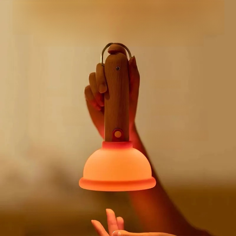 ฝารองนั่งชักโครกไม้พร้อมไฟกลางคืนดูดซับเหงื่อ ช่วยขจัดความกังวล