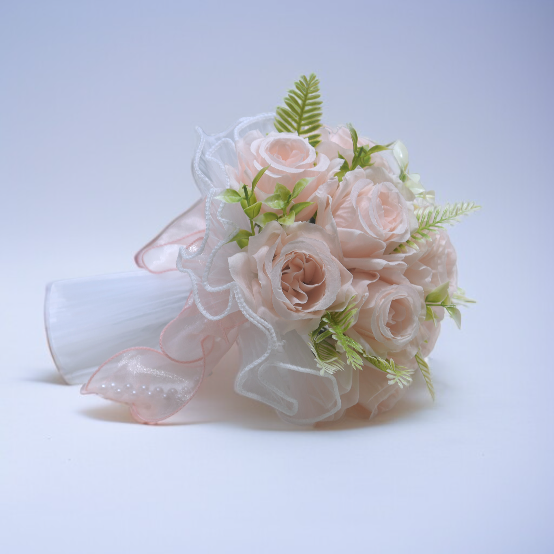 Ramo de novia romántico con rosas