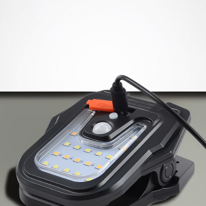 Moderne weiße Solar Gartenlampe bei Nacht