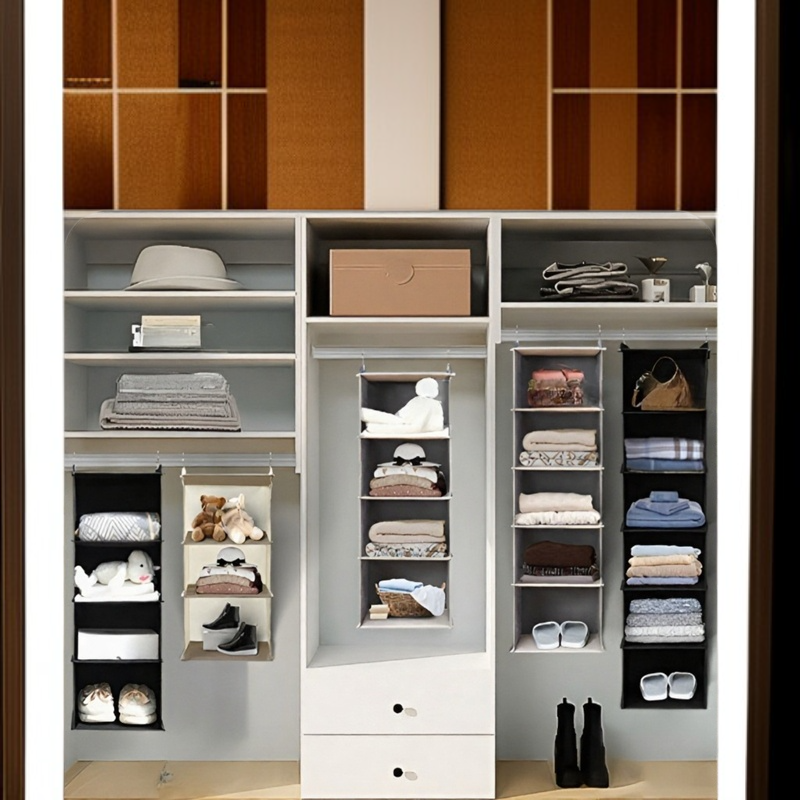 Organizador colgante con diferentes compartimentos