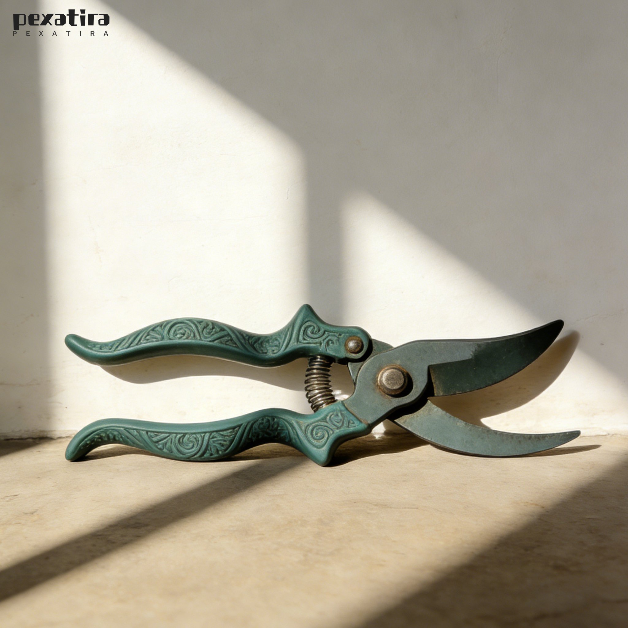 กรรไกรสำหรับตัดกิ่งไม้