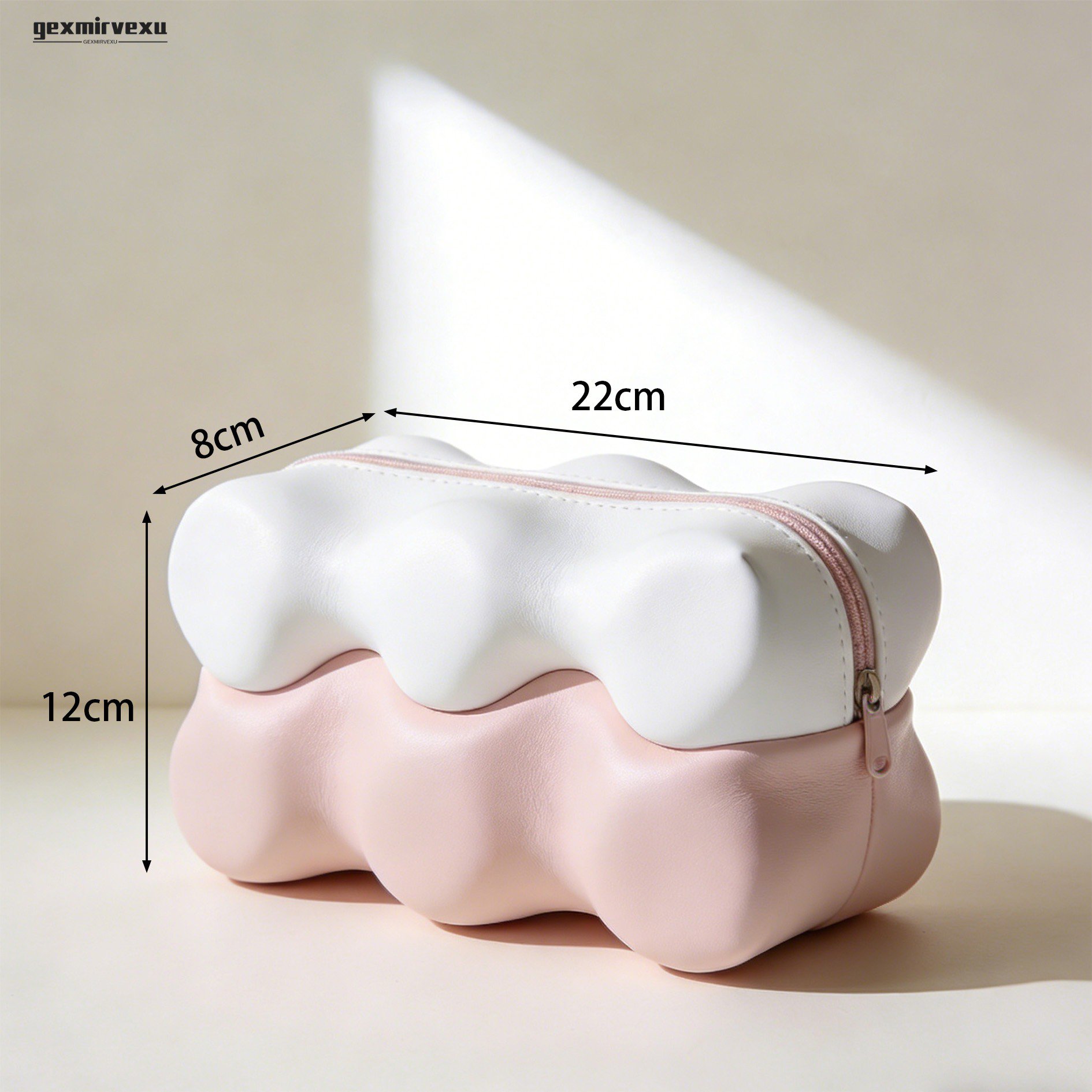 집안 정리용 수납백 사용 장면