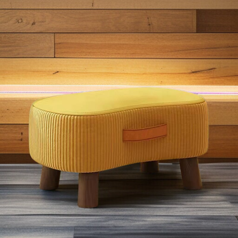 Vielseitiger Fußhocker für das Wohnzimmer aus Massivholz