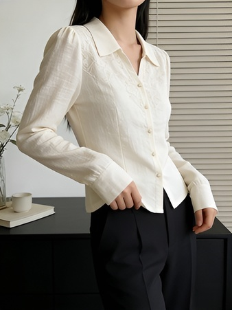 Elegantes Damenhemd mit feiner Stickerei und tailliertem Schnitt