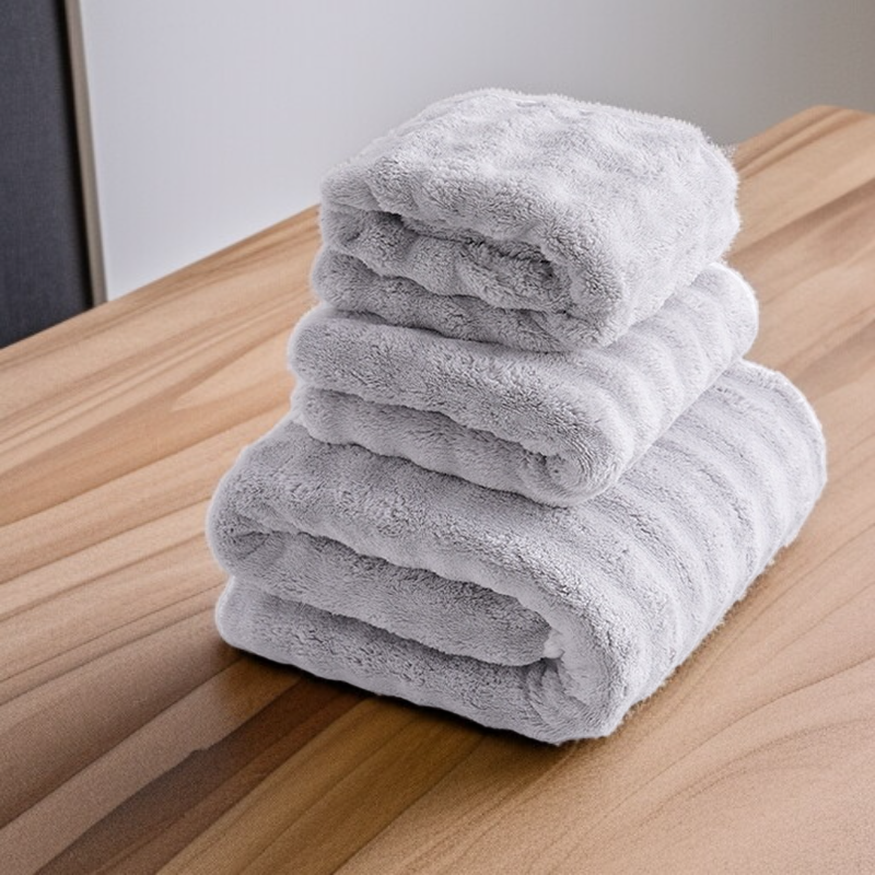 فوط صحية مبطنة بالفرو وسميكة الامتصاص