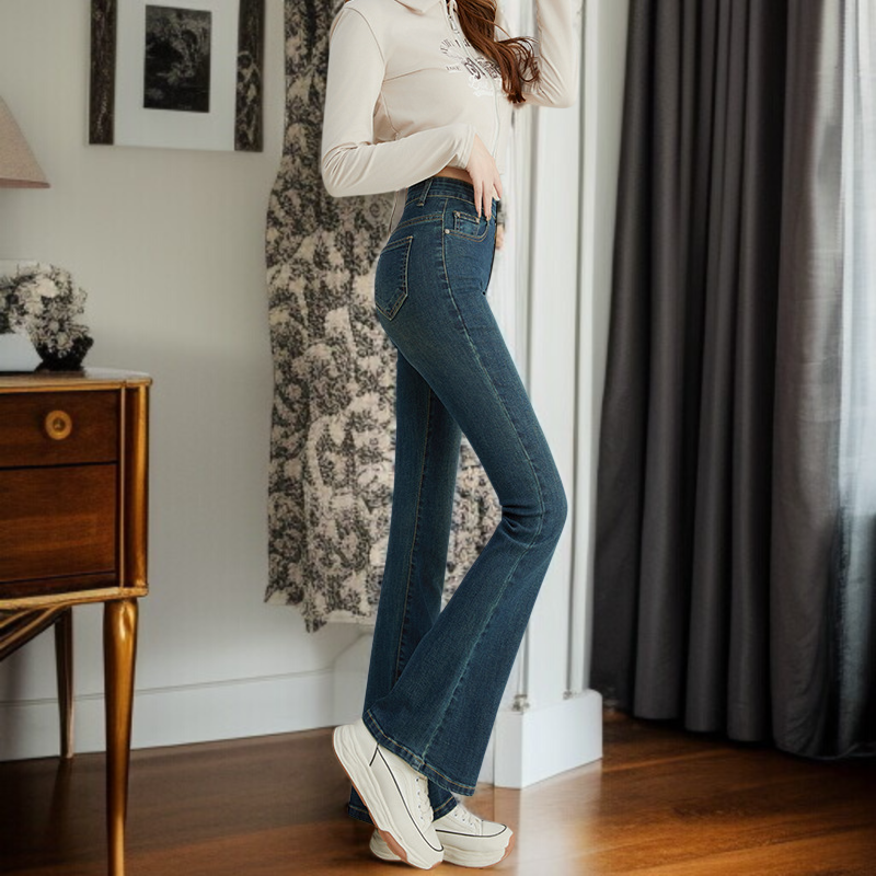 細見せ効果のあるハイウエストデニムパンツ