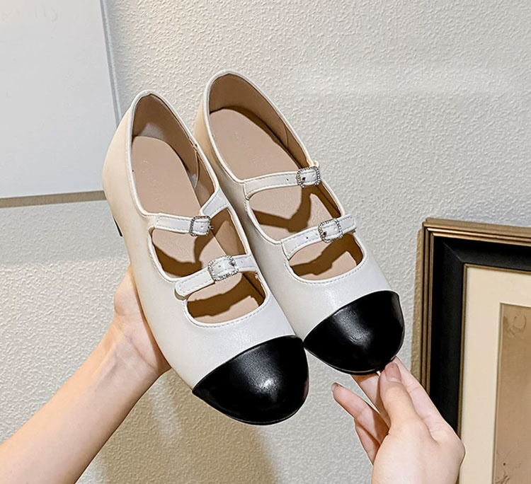 隠しヒールリフトと丸いつま先の女性用シューズ