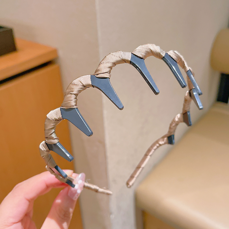 ที่คาดผมทรงสูงฟูฟ่องมีเท็กซ์เจอร์