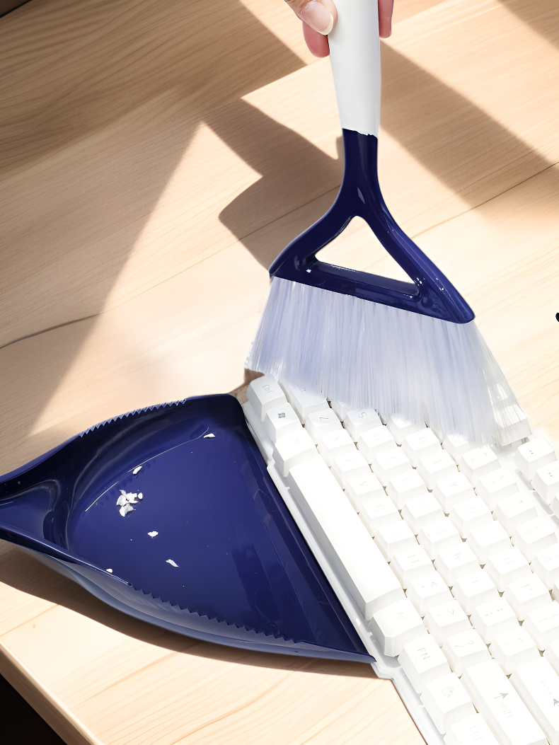 집안 청소에 적합한 빗자루와 쓰레받기