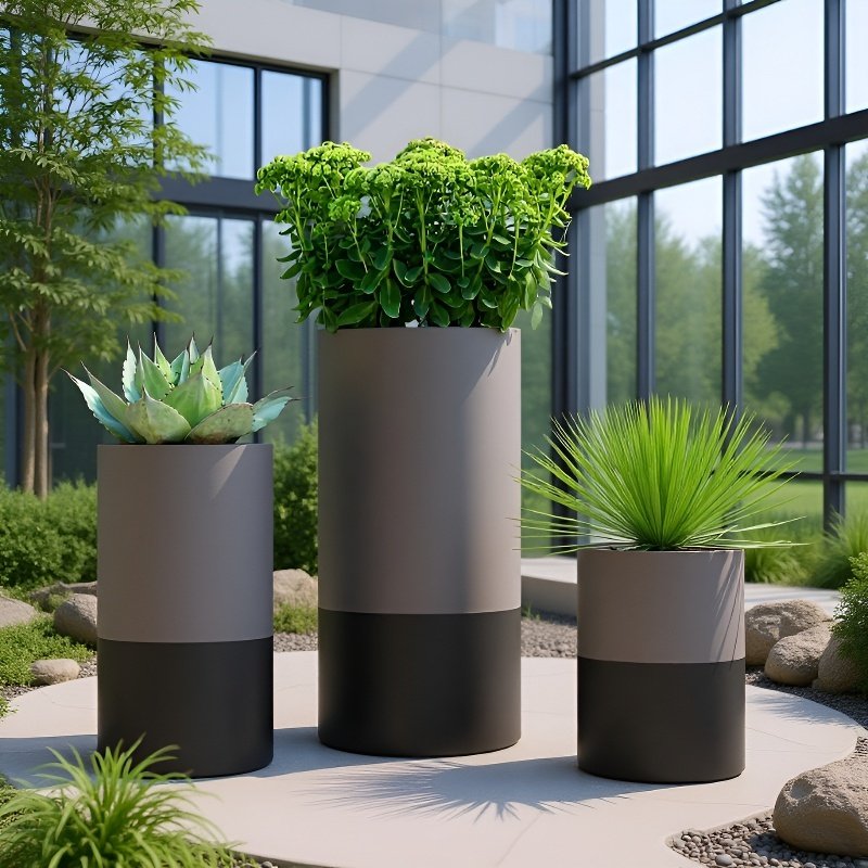 Dekoracyjne metalowe doniczki