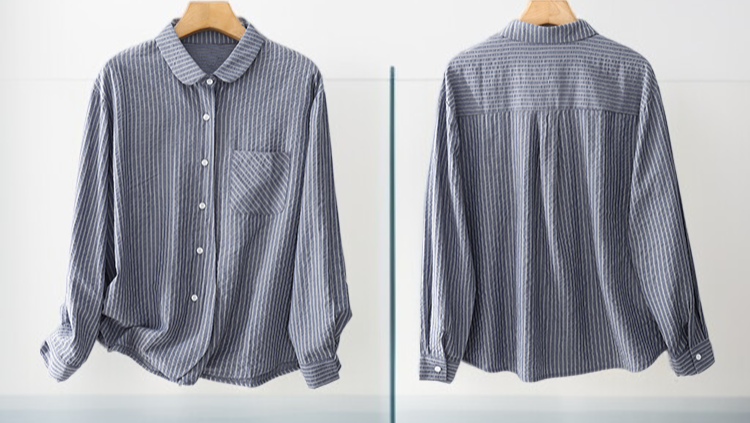 세련된 여성용 줄무늬 셔츠 착용샷