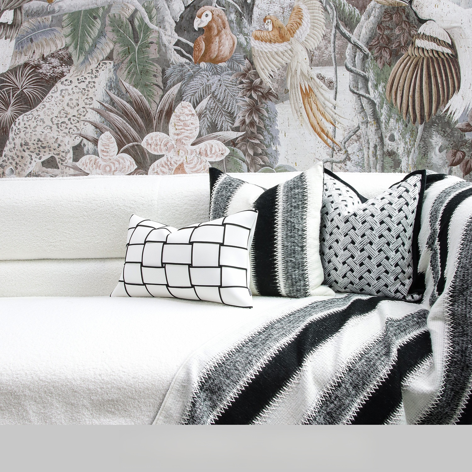 High-end sofa blankets and throw pillows