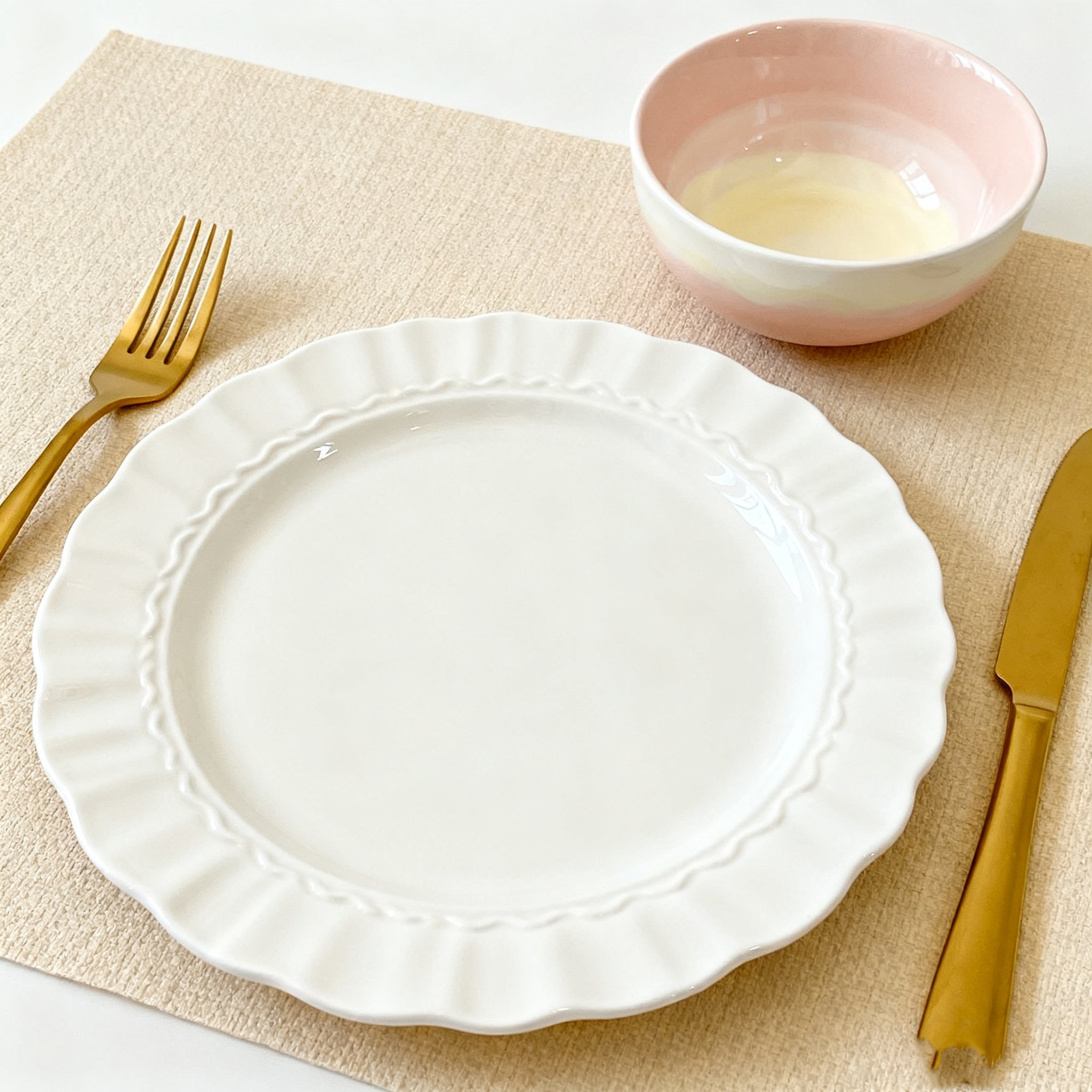 ชุดเครื่องใช้บนโต๊ะอาหารสไตล์ครีม (4 ชุด)