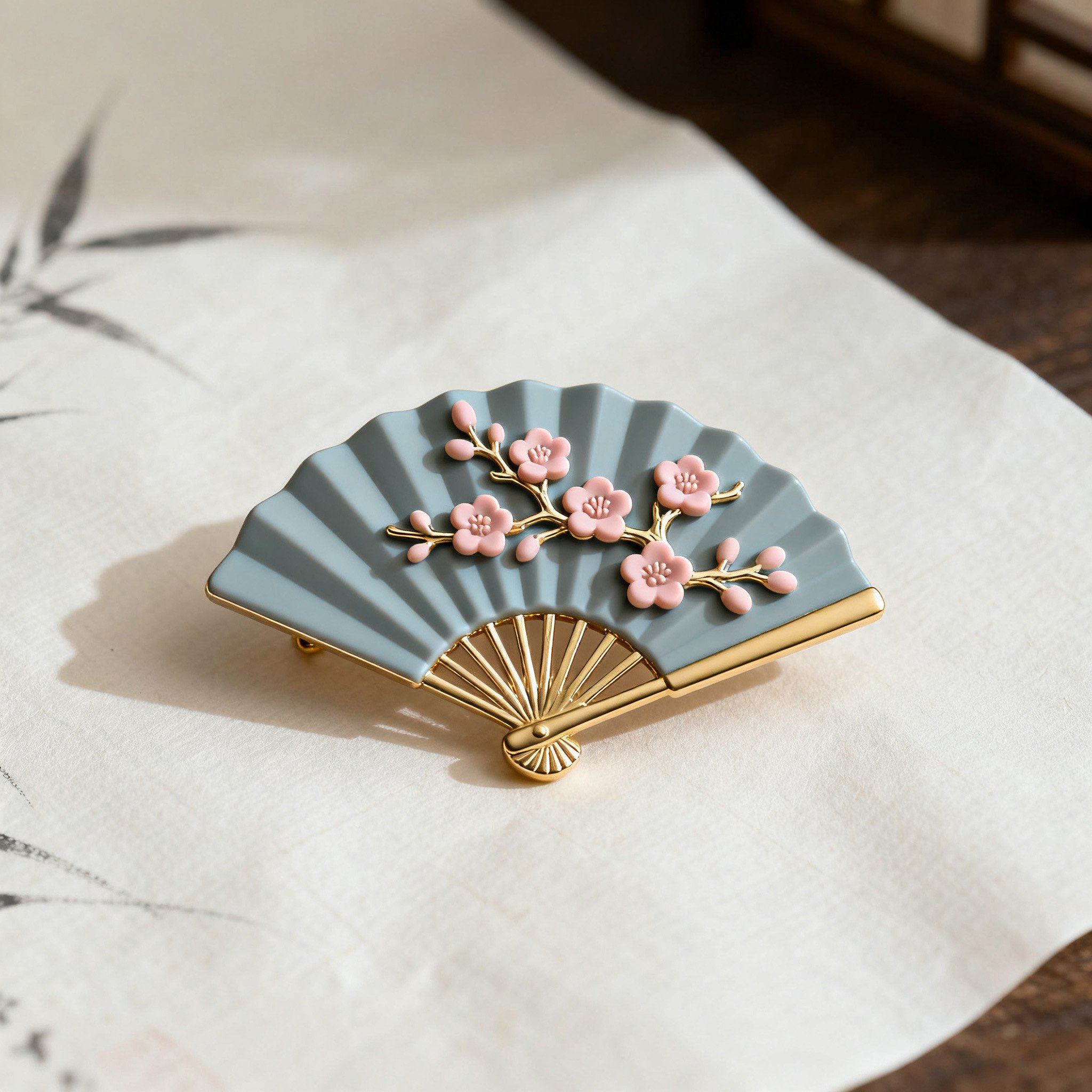  고급스러운 에나멜 부채 디자인 브로치