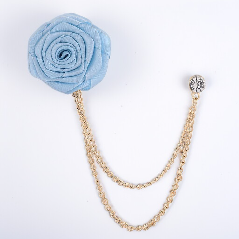 Modische Damenbrosche mit schwarzer Rose