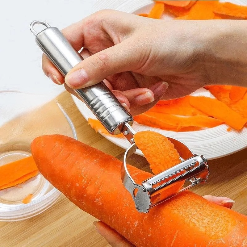 ステンレス製の果物と野菜のおろし金と皮むき器