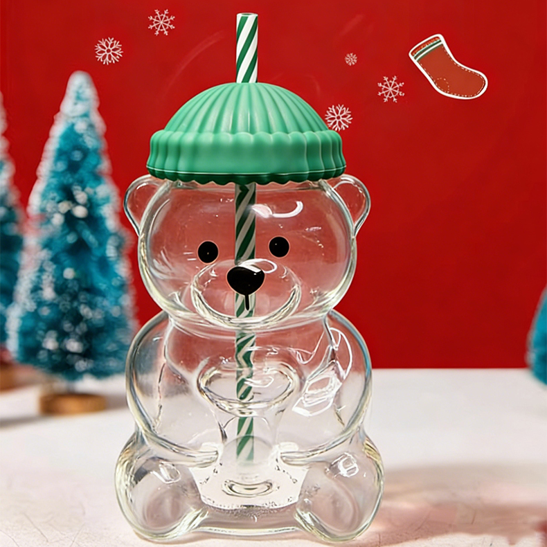 Vaso con forma de oso y tapa de gorra de béisbol