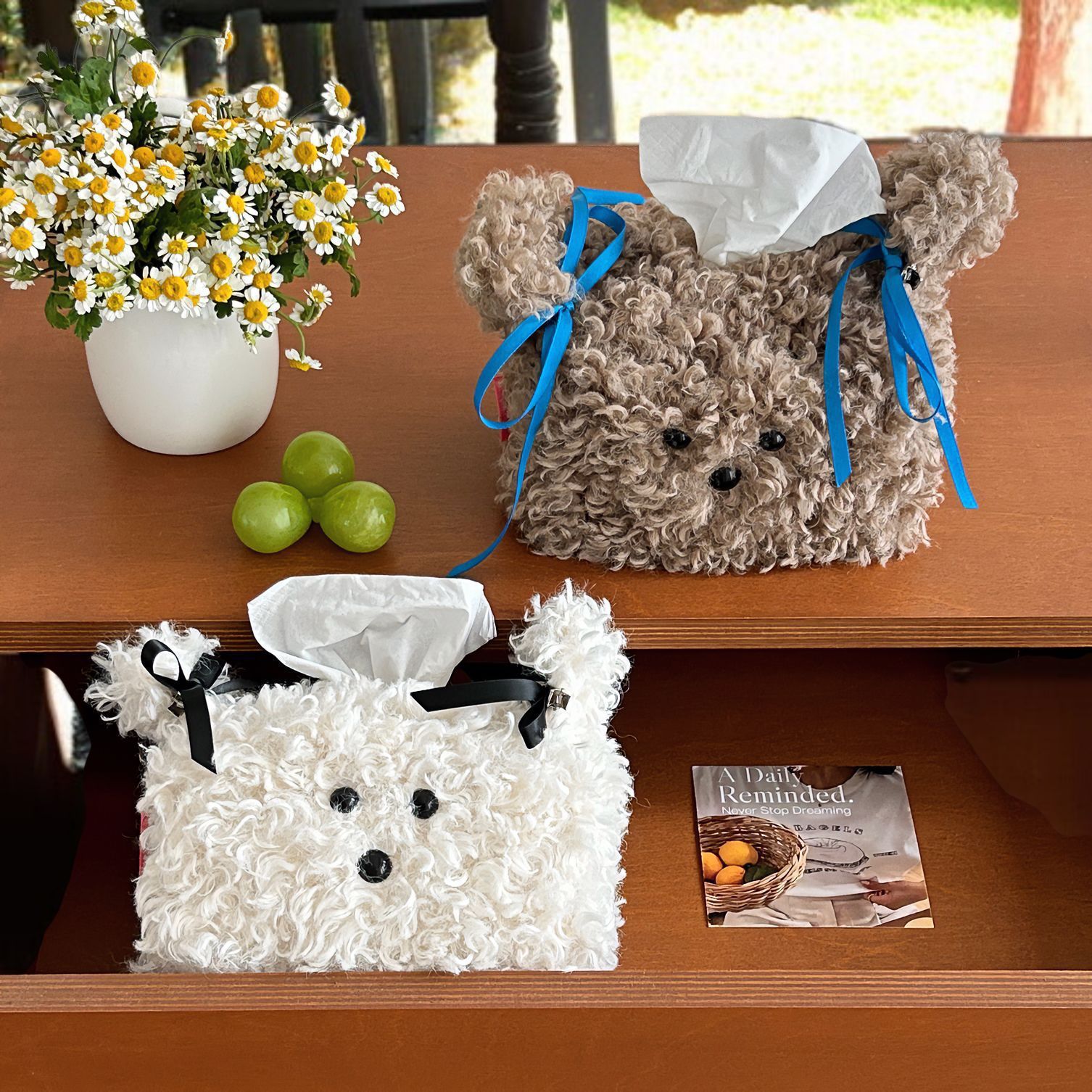 강아지 인형 티슈케이스로 꾸민 거실