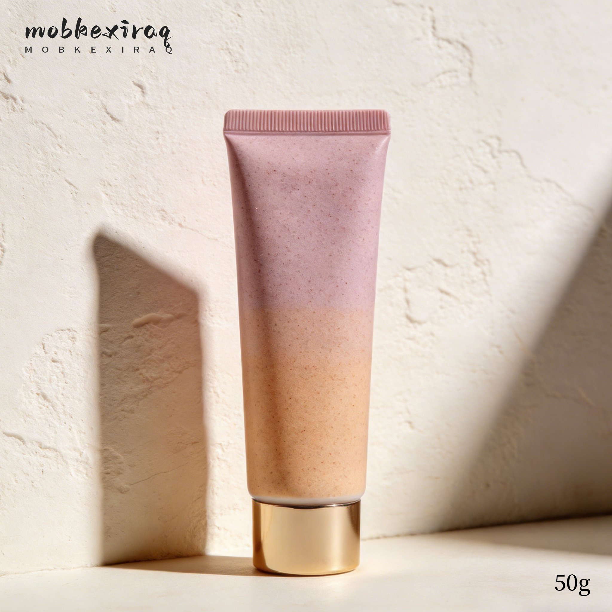 촉촉한 피부를 위한 페이셜 스크럽 사용 장면