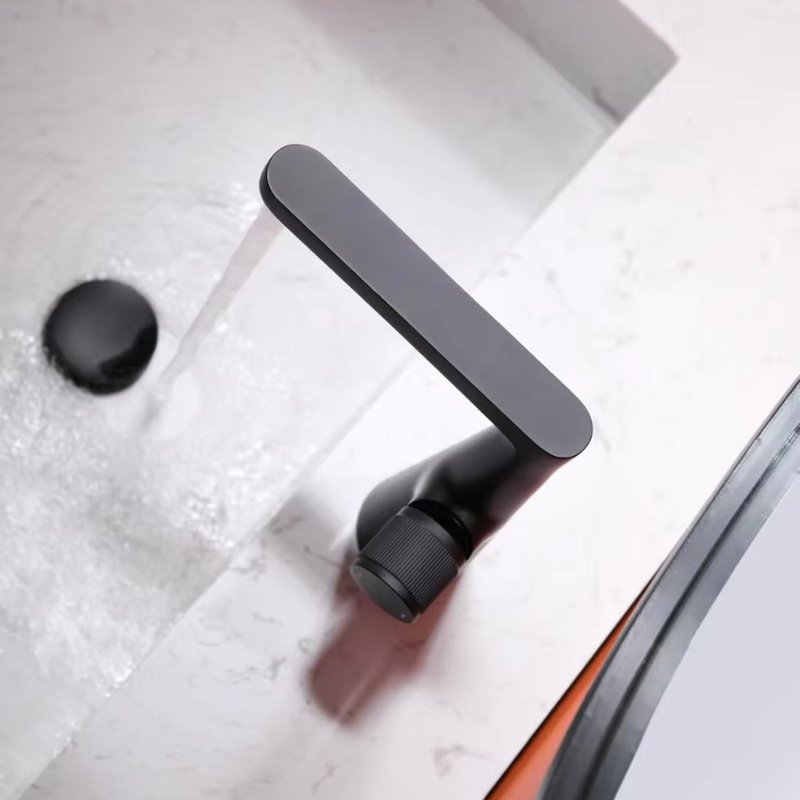 Household hot and cold water faucet