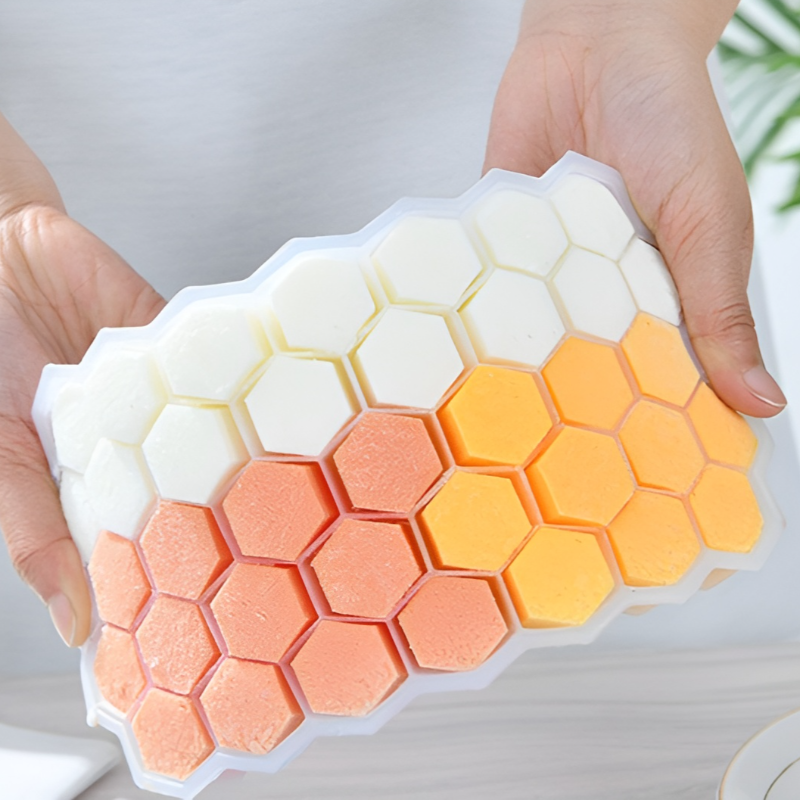 Honeycomb ice cube tray